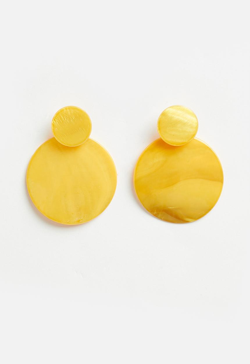 Me&B - The Shell Earrings - Yellow