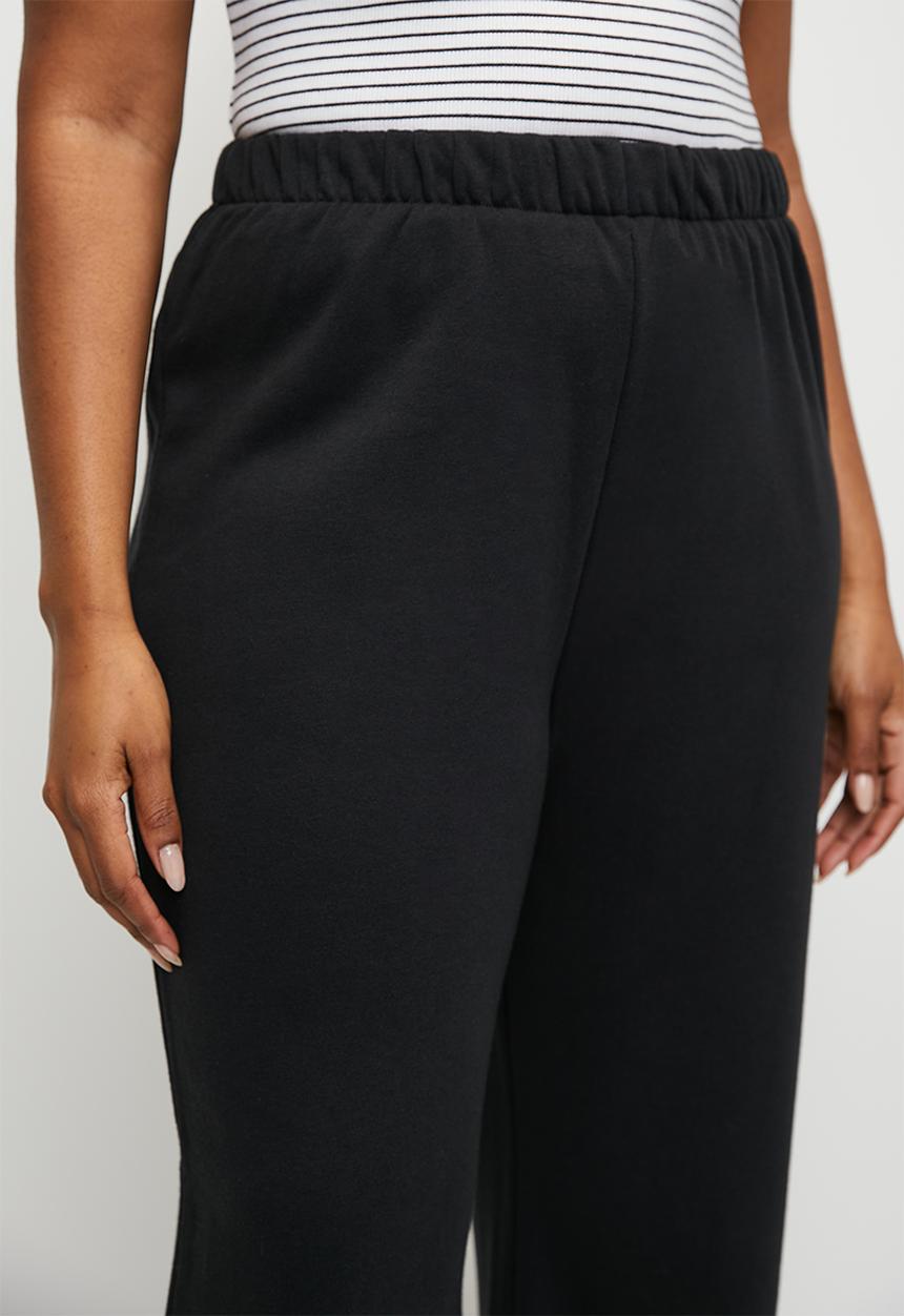 Cotton On - Plus Classic Fleece Wide Leg Sweatpant - Black