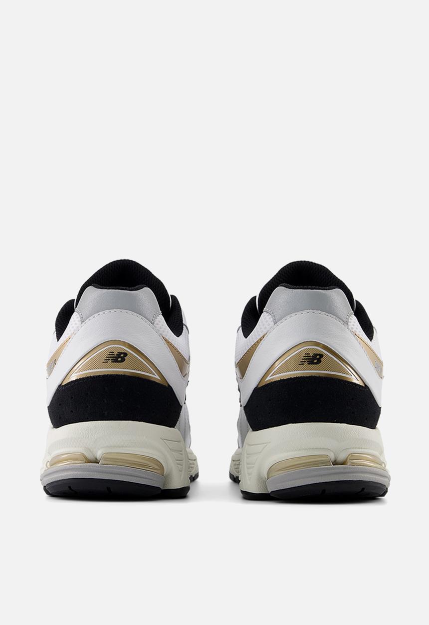 New Balance  - 2002R- white