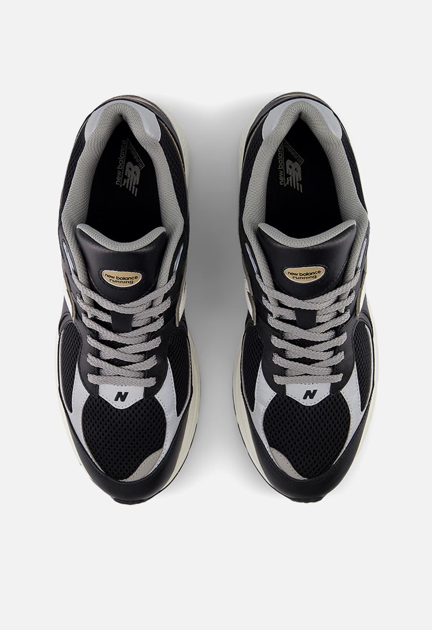 New Balance  - 2002R - black 