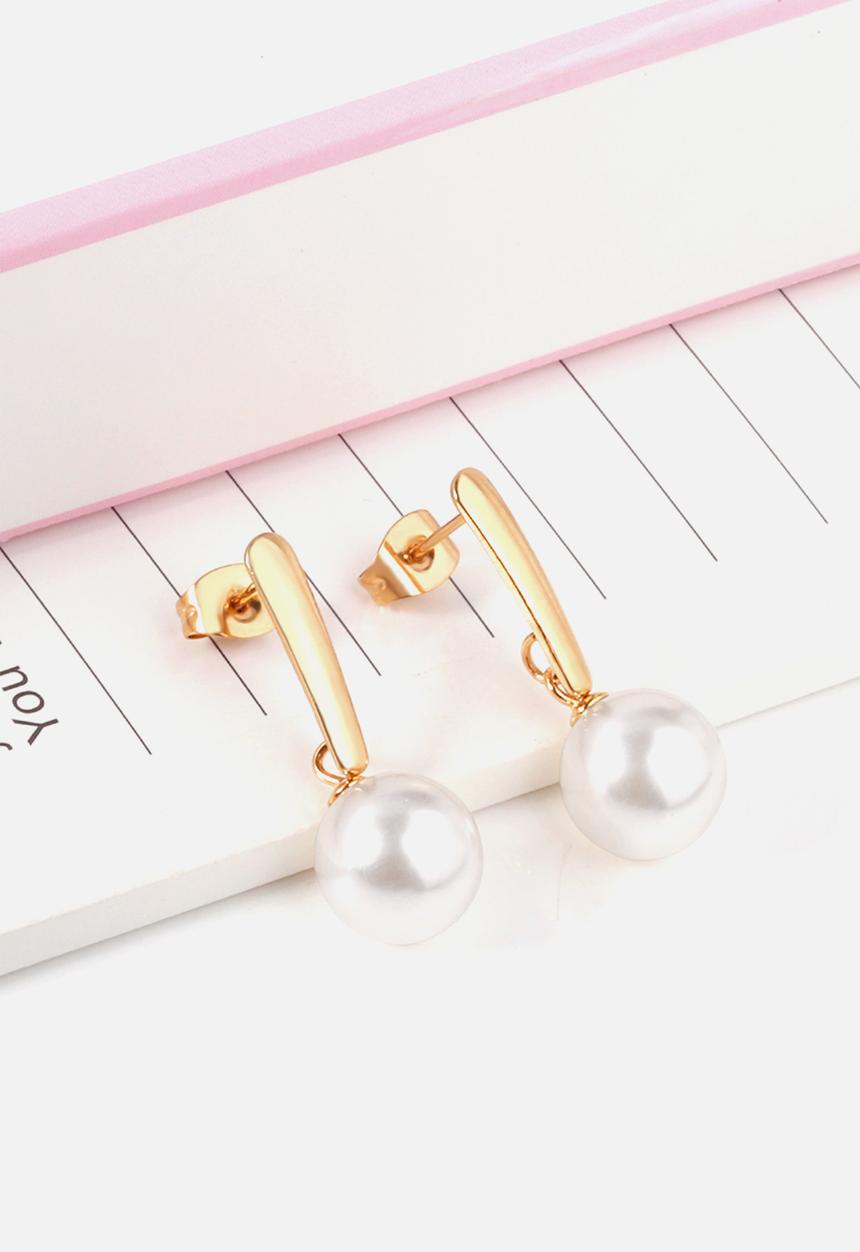Zoe on Trend - Pearl and bar drop earring - gold