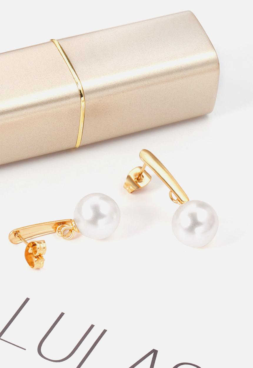 Zoe on Trend - Pearl and bar drop earring - gold