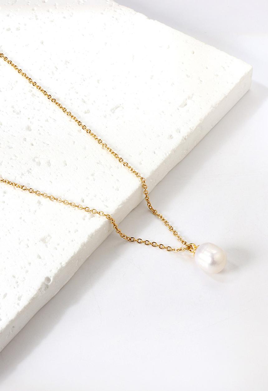 Zoe on Trend - Pearl drop pendant necklace - gold