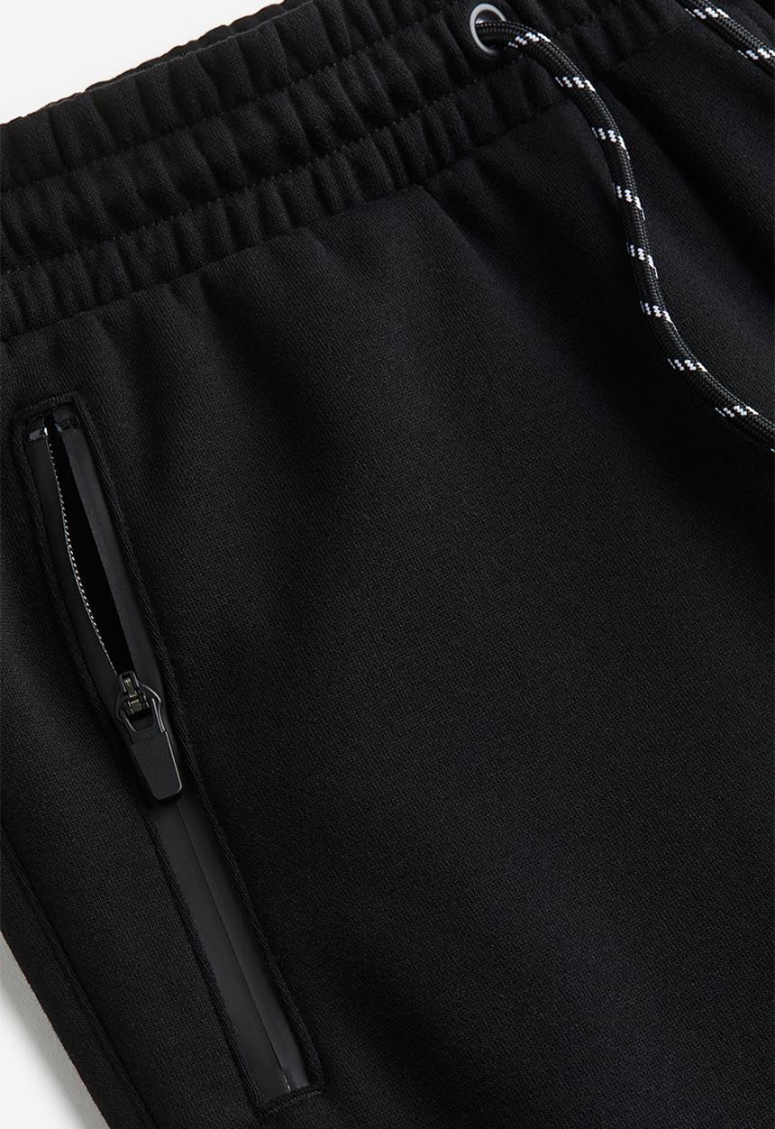 H&M - Slim fit cargo joggers - black