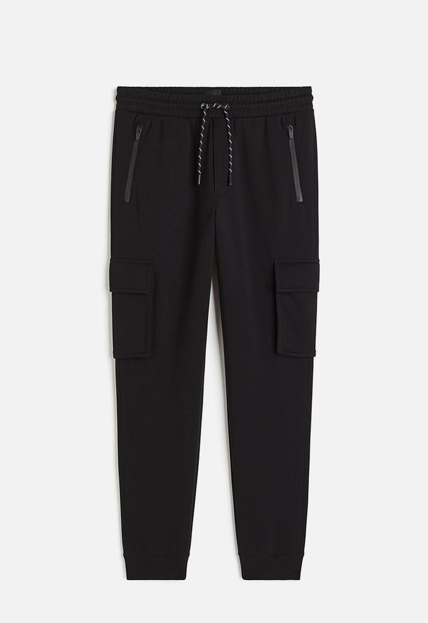 H&M - Slim fit cargo joggers - black