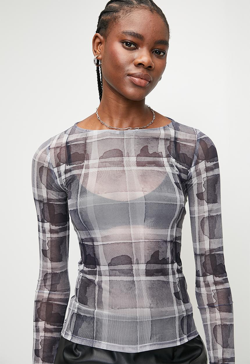 Boatneck printed mesh top - distorted lines