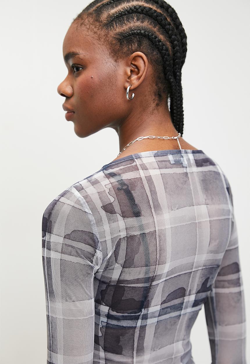 Boatneck printed mesh top - distorted lines