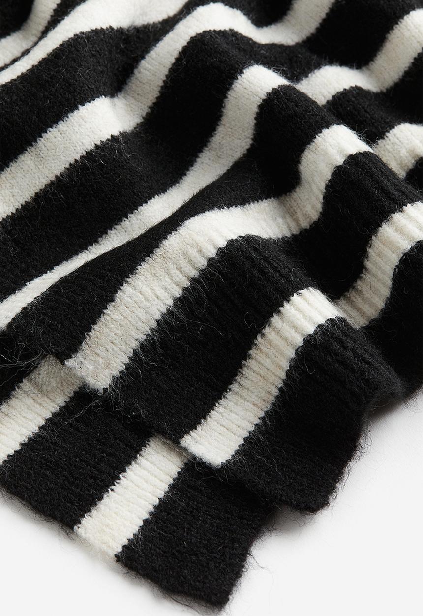 H&M - Oversized jumper - black & white striped