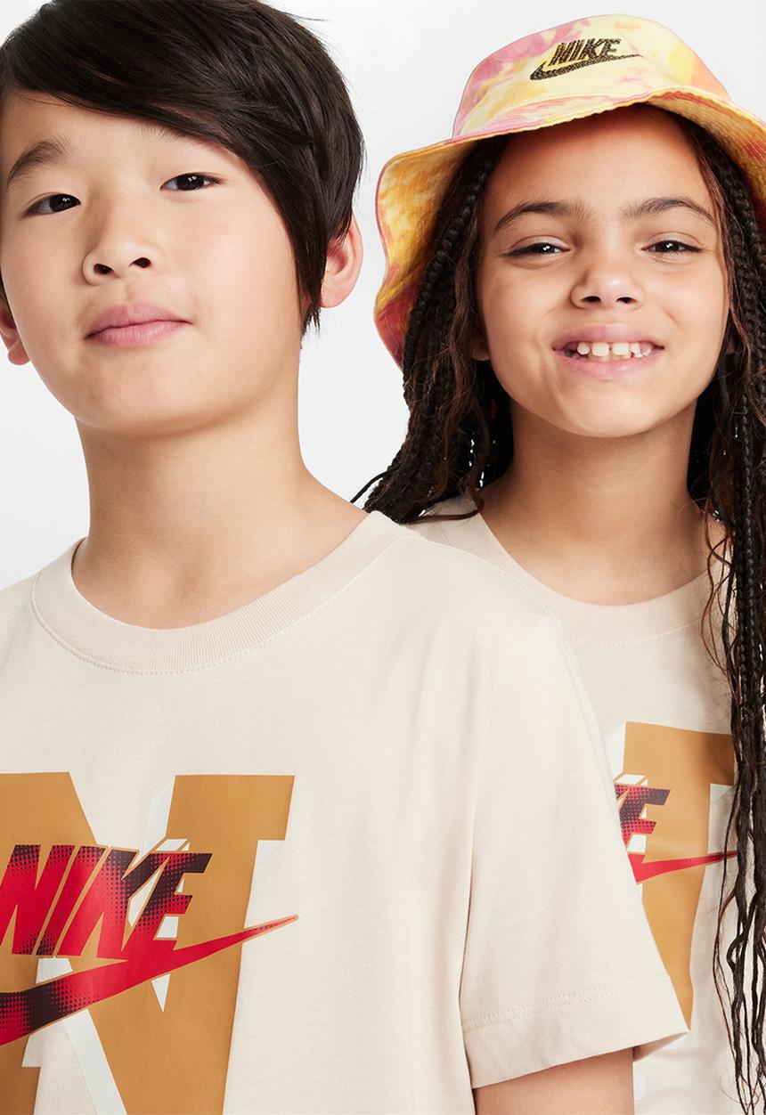 Nike - K Nsw Tee Futura Hbr short sleeve nl - Sanddrift