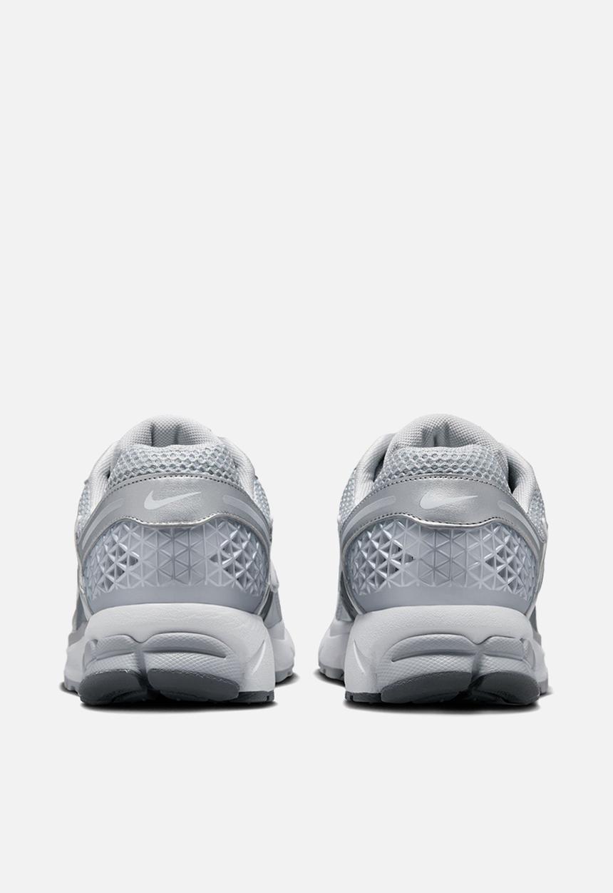 Nike - Zoom Vomero 5
