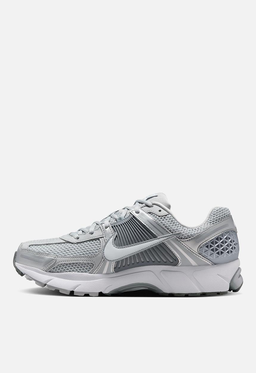 Nike - Zoom Vomero 5