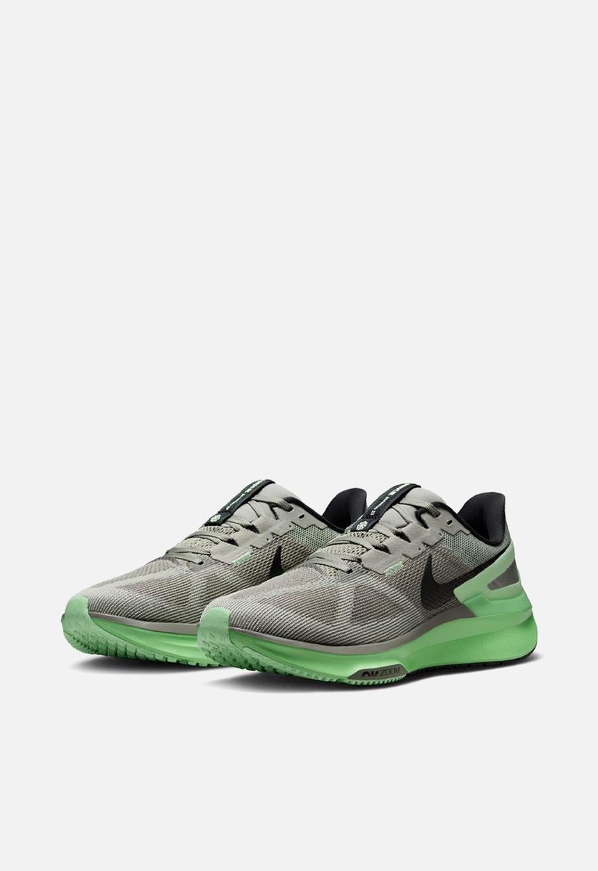 Nike - Structure 25