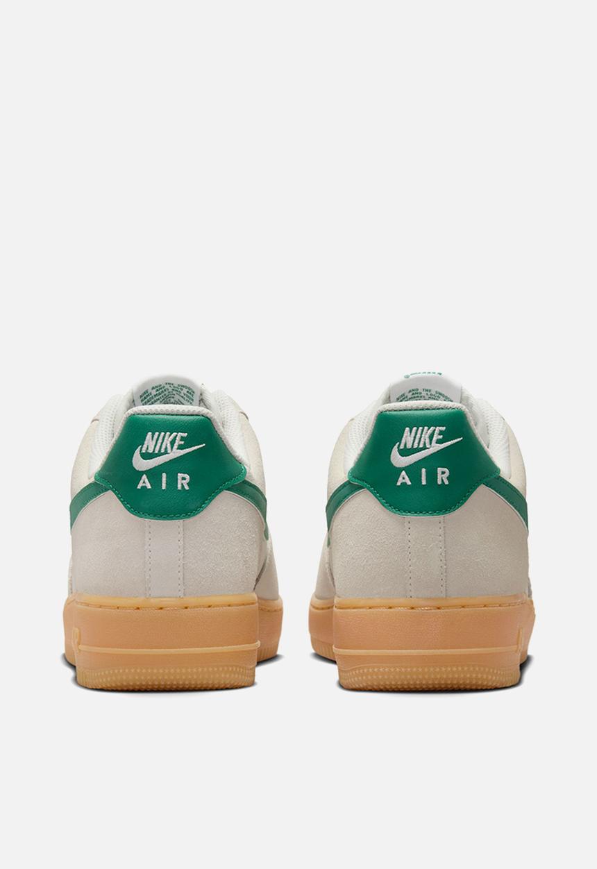 Nike - Air Force 1 '07 LV8