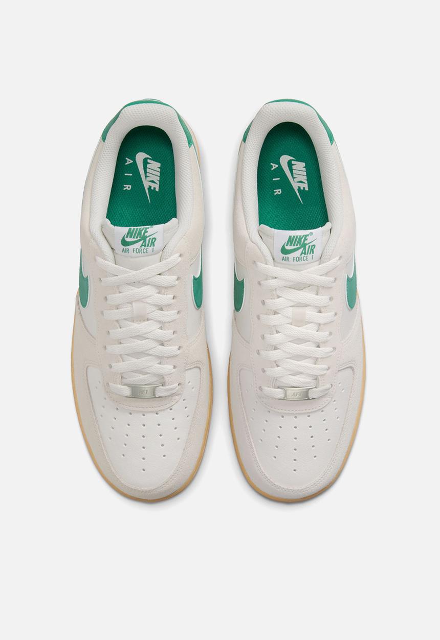 Nike - Air Force 1 '07 LV8