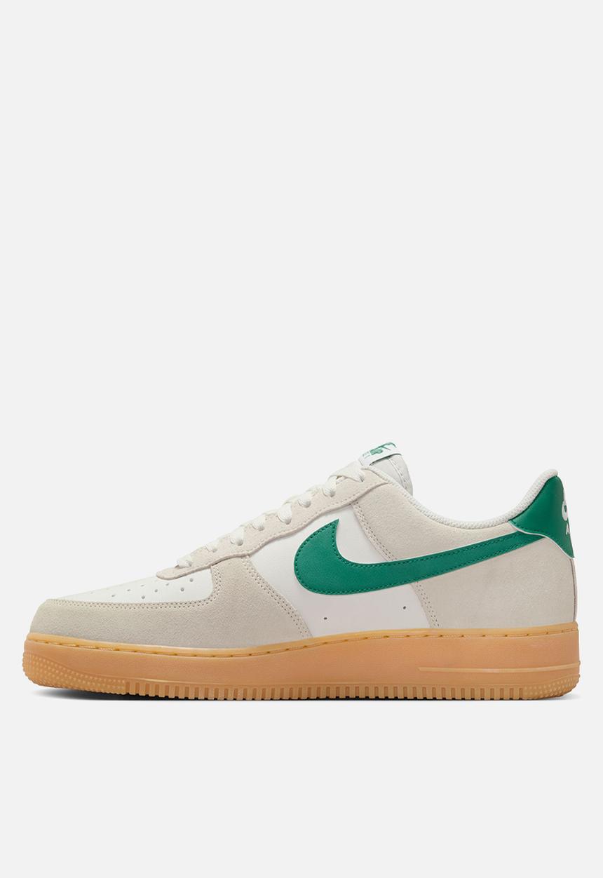 Nike - Air Force 1 '07 LV8