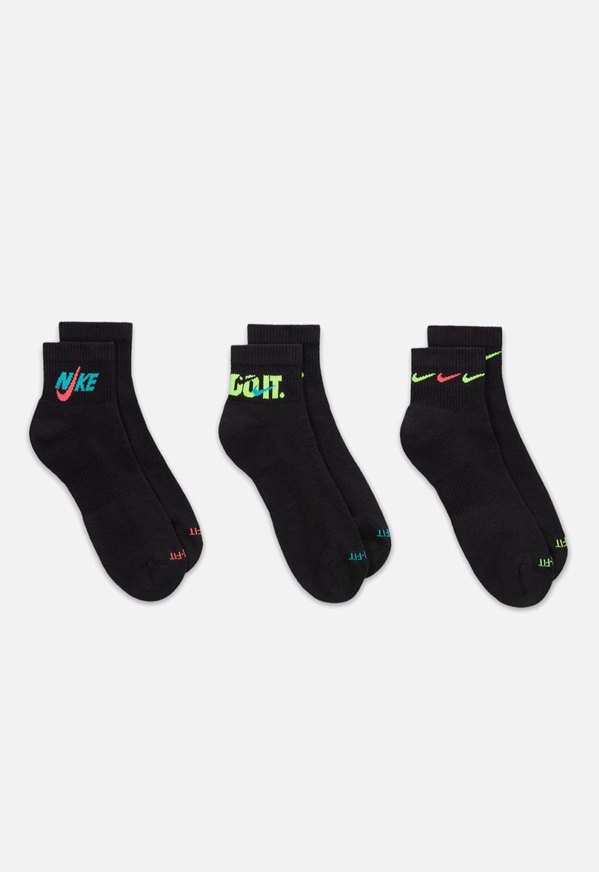 Nike - Everyday Plus Cushioned training ankle socks (3 Pairs) - multi