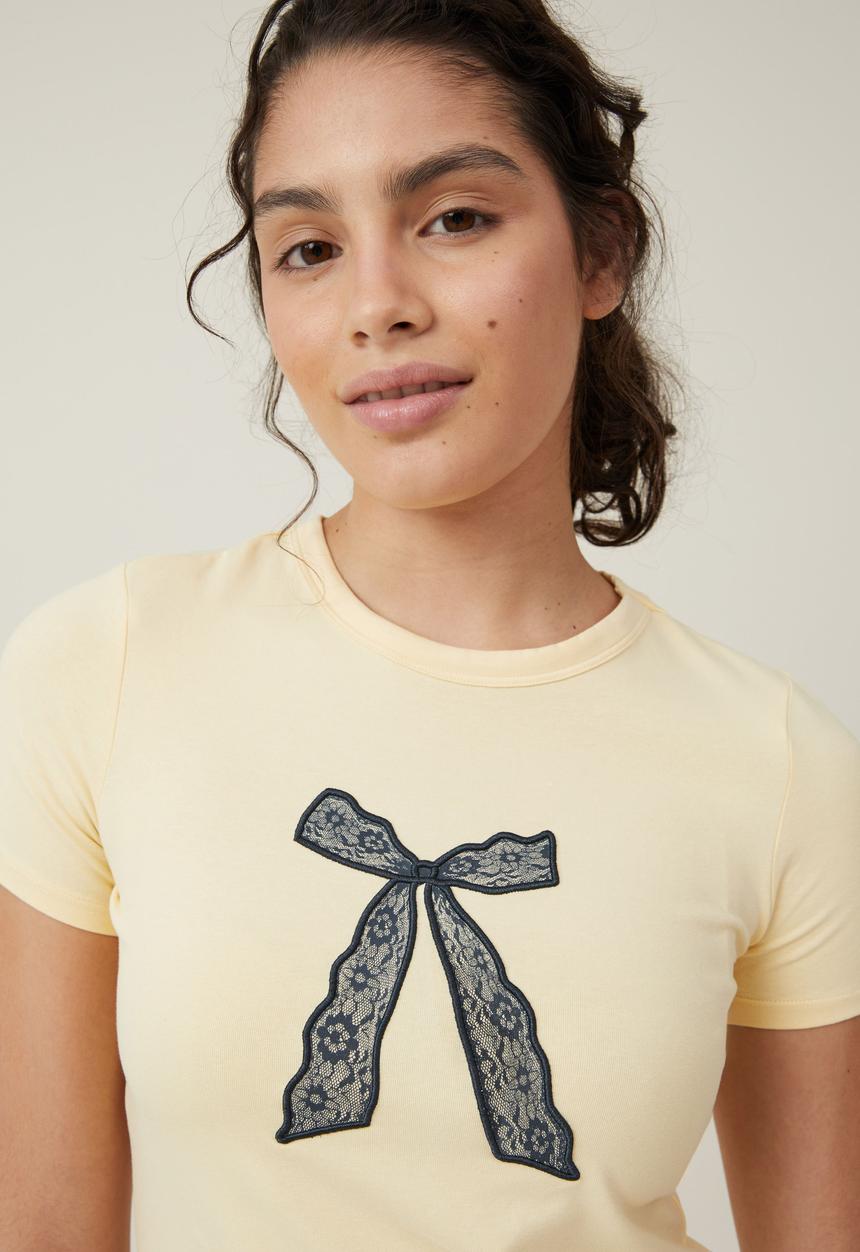 Cotton On - Fitted Graphic Longline Tee - Lacey/Butter Milk