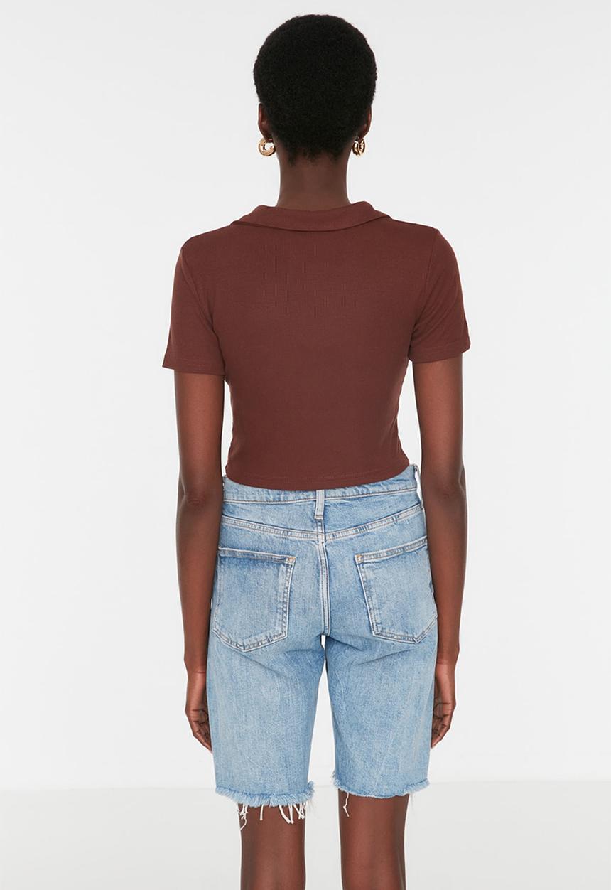 Trendyol - Fitted/situated crop polo neck ribbed stretch knit blouse - brown