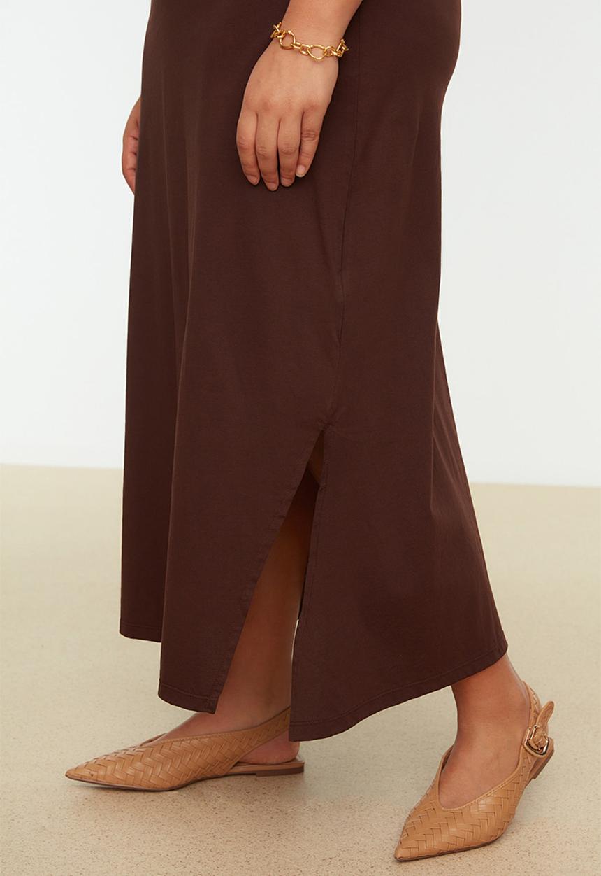 Trendyol - Plus shift crew neck slit knitted dress - dark brown