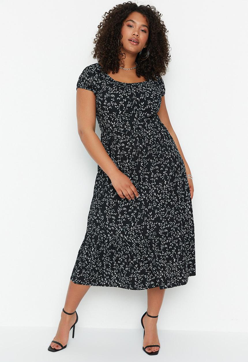 Trendyol - Plus Black Floral Patterned Knitted Dress - Schwarz