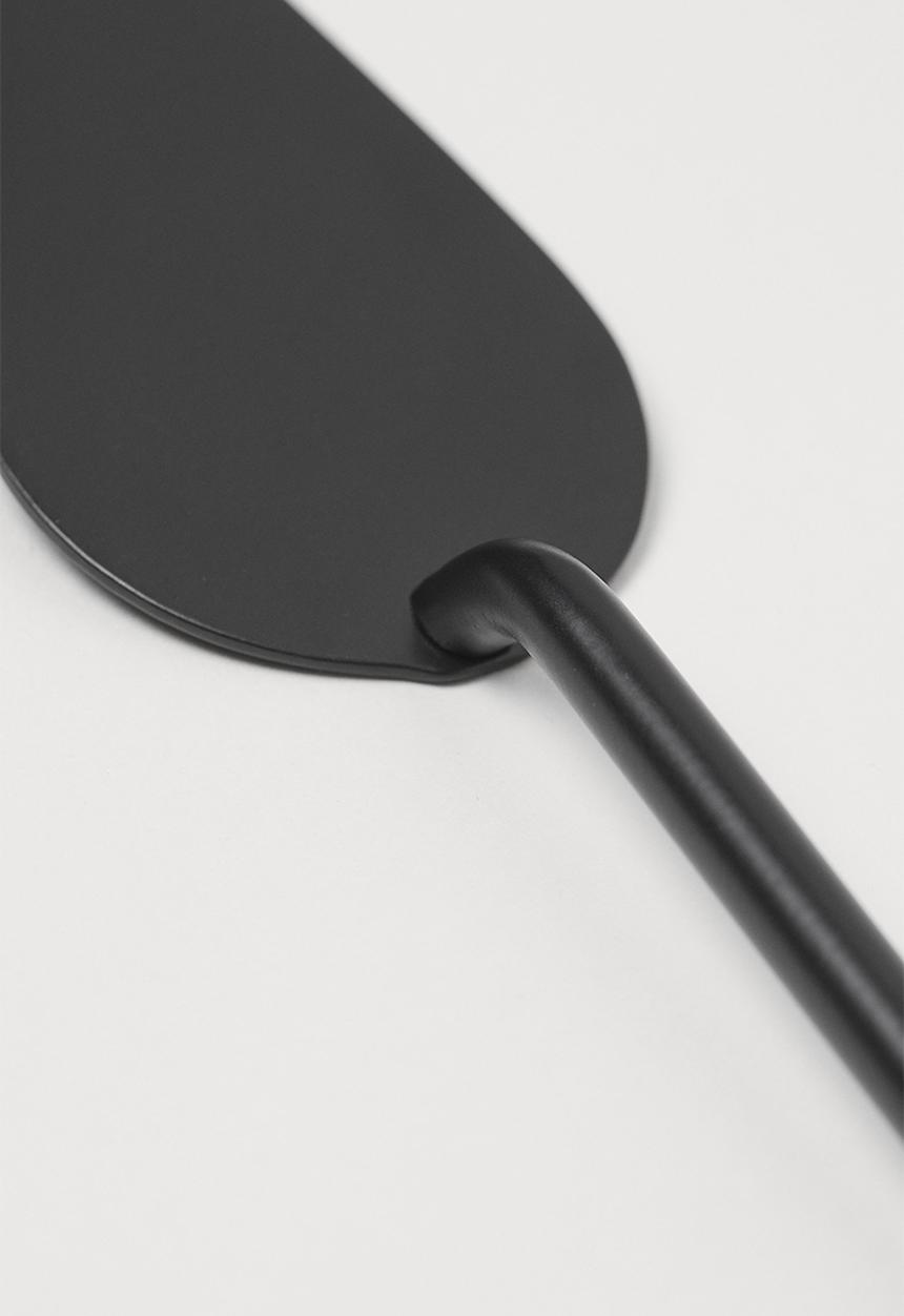 H&M - Metal cake slice - black