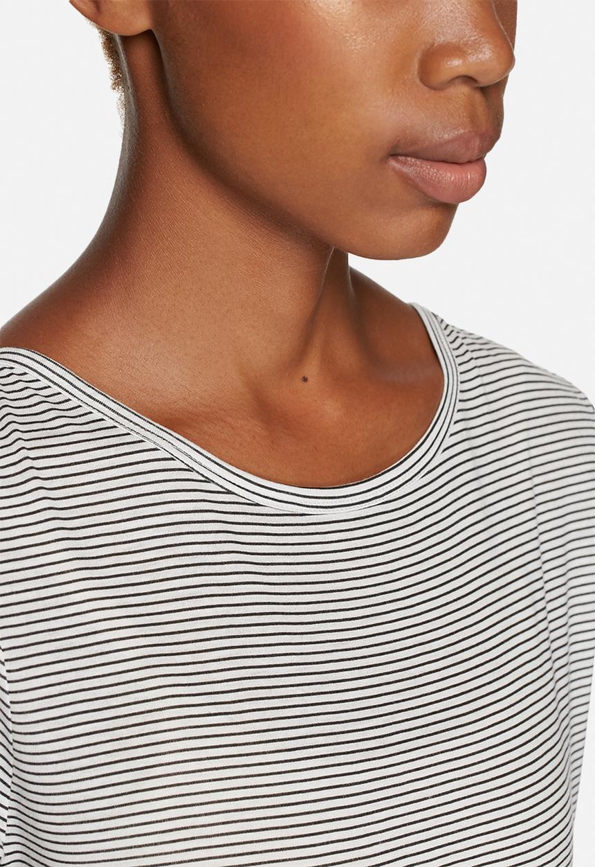 Jacqueline de Yong - Laban Tee