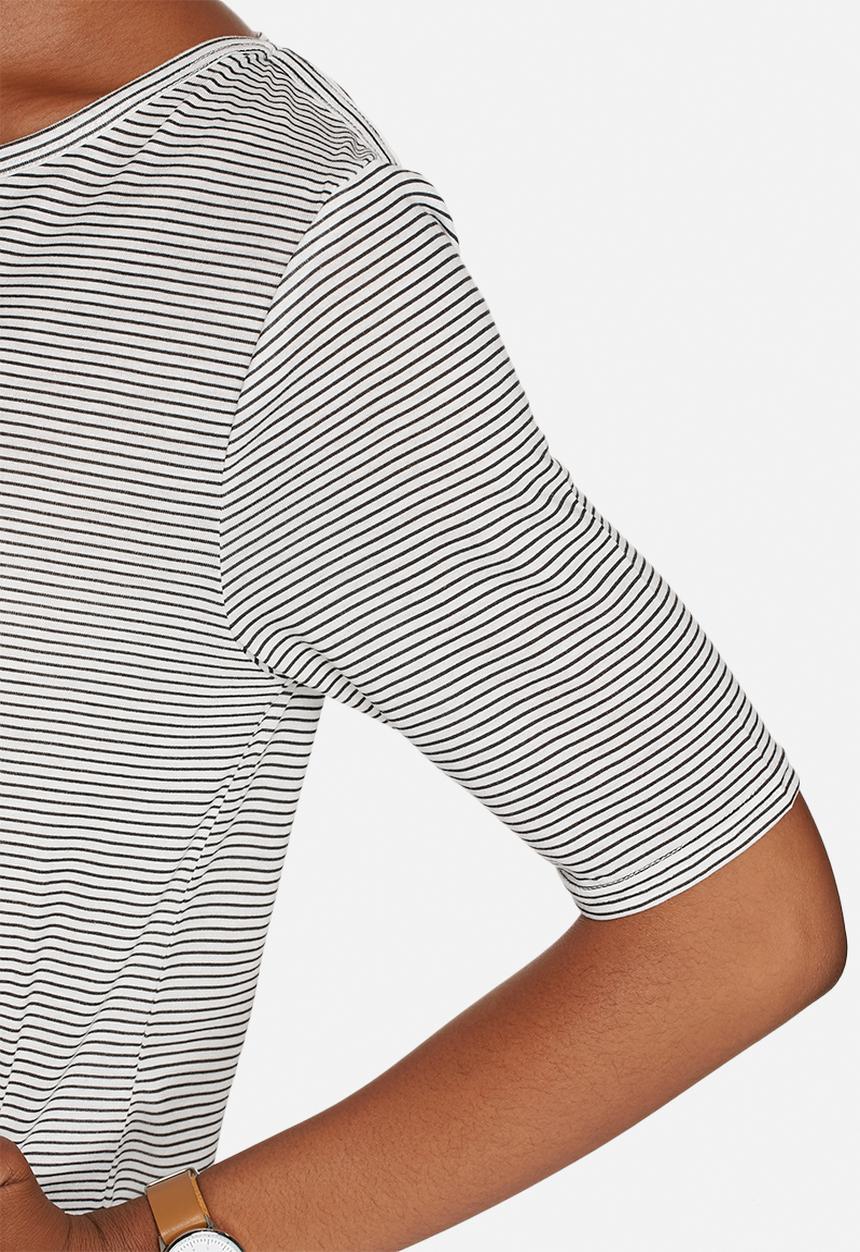 Jacqueline de Yong - Laban Tee
