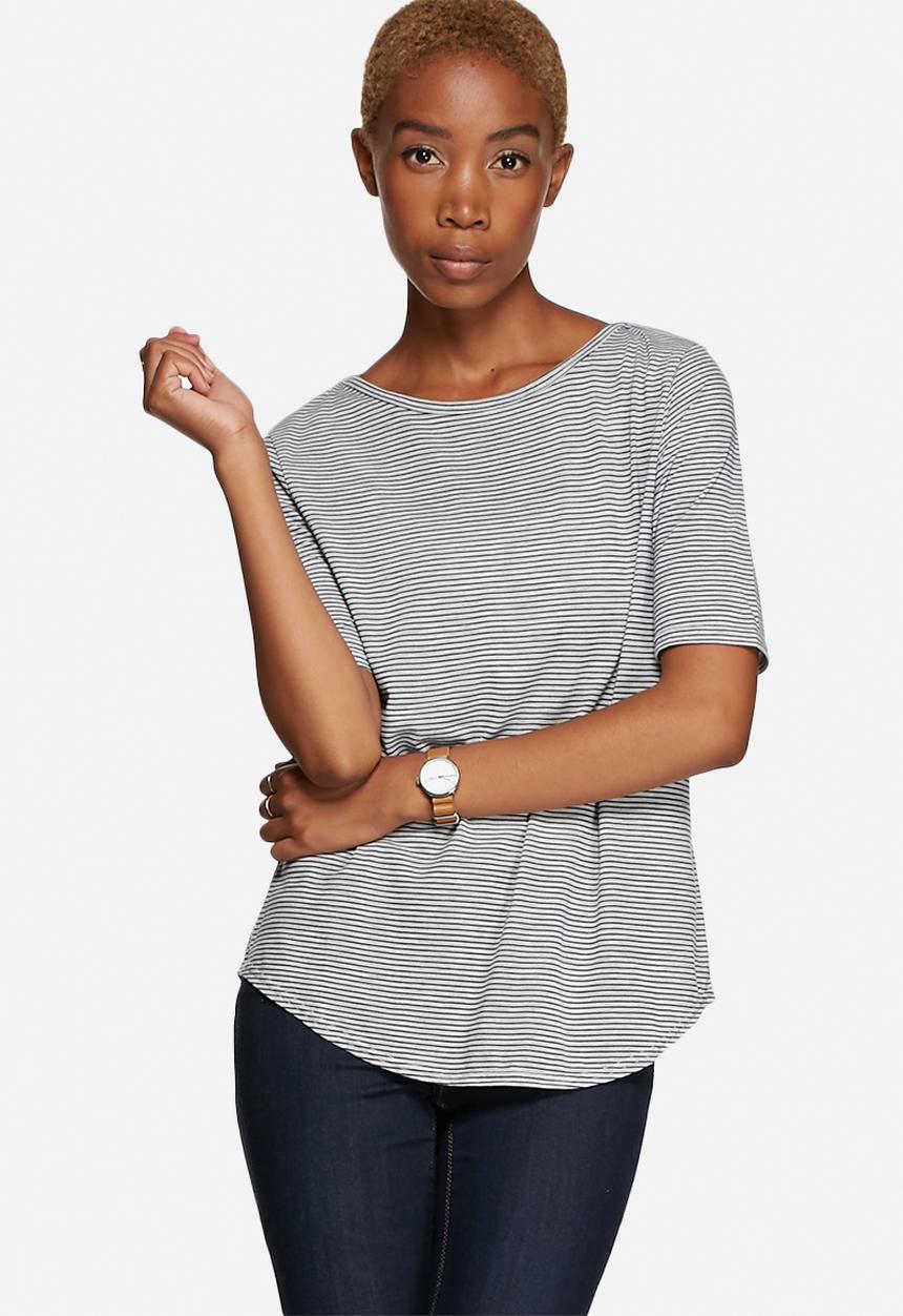 Jacqueline de Yong - Laban Tee