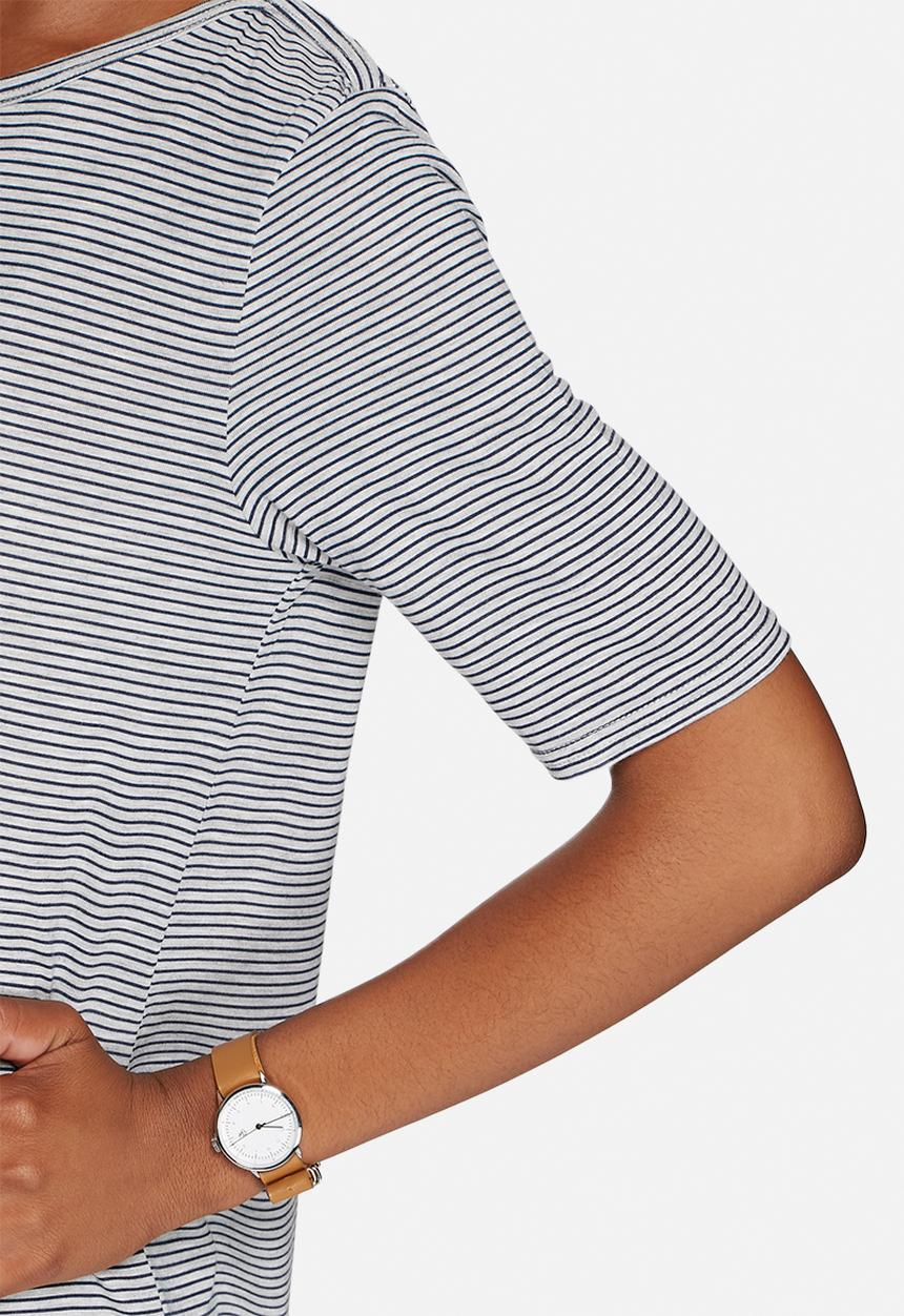 Jacqueline de Yong - Laban Tee