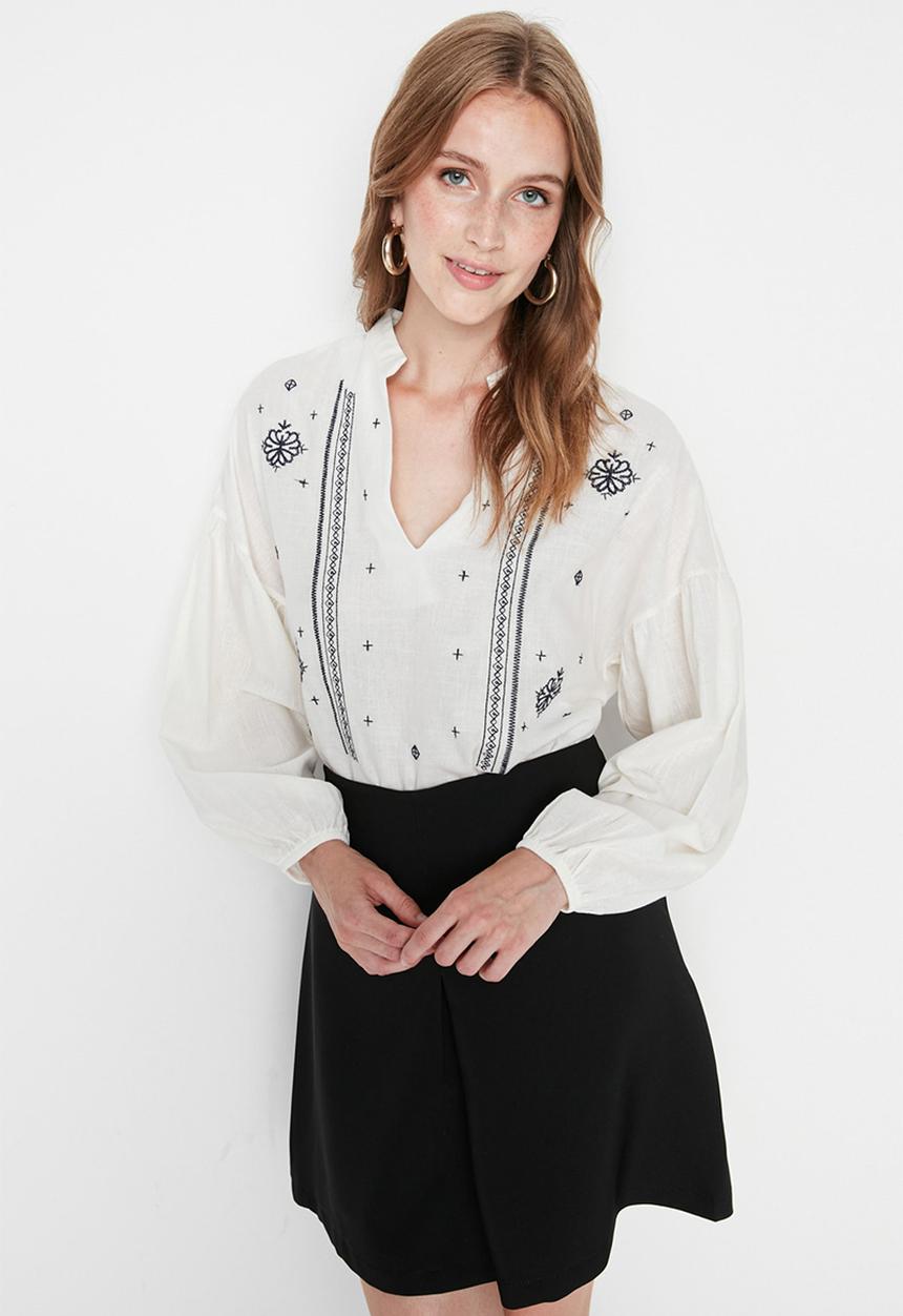 Trendyol - Embroidered balloon sleeve blouse - white