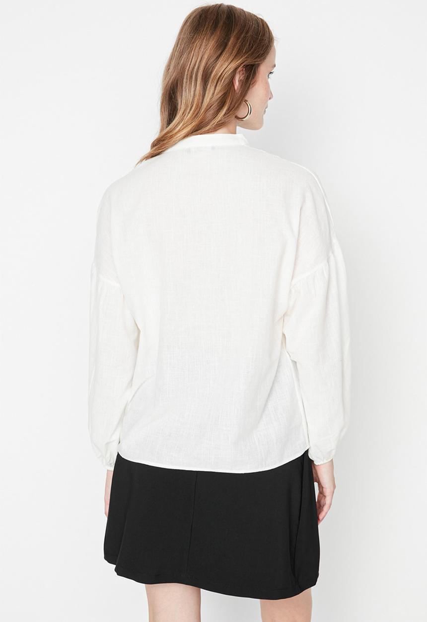 Trendyol - Embroidered balloon sleeve blouse - white