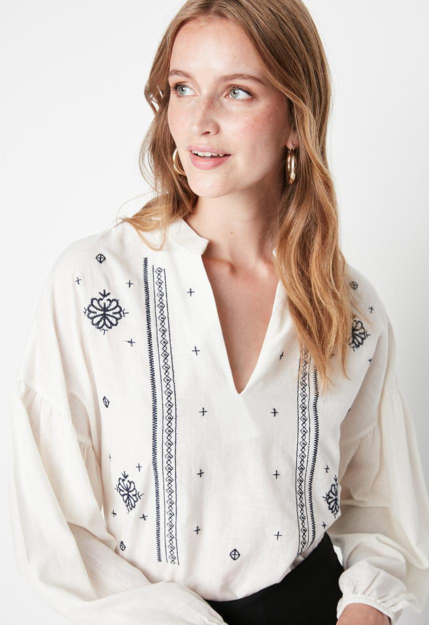 Trendyol - Embroidered balloon sleeve blouse - white
