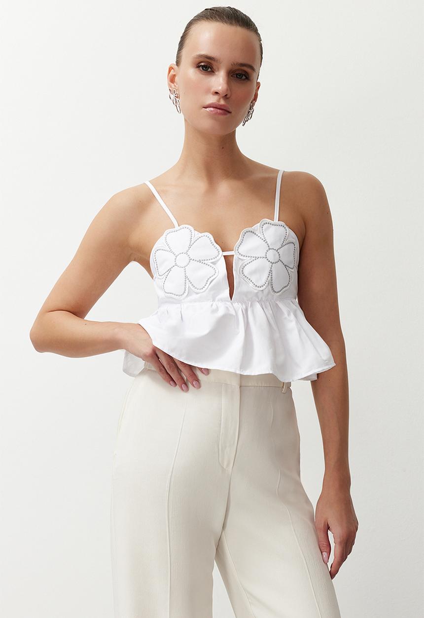 Trendyol - Crop floral embroidered blouse - white