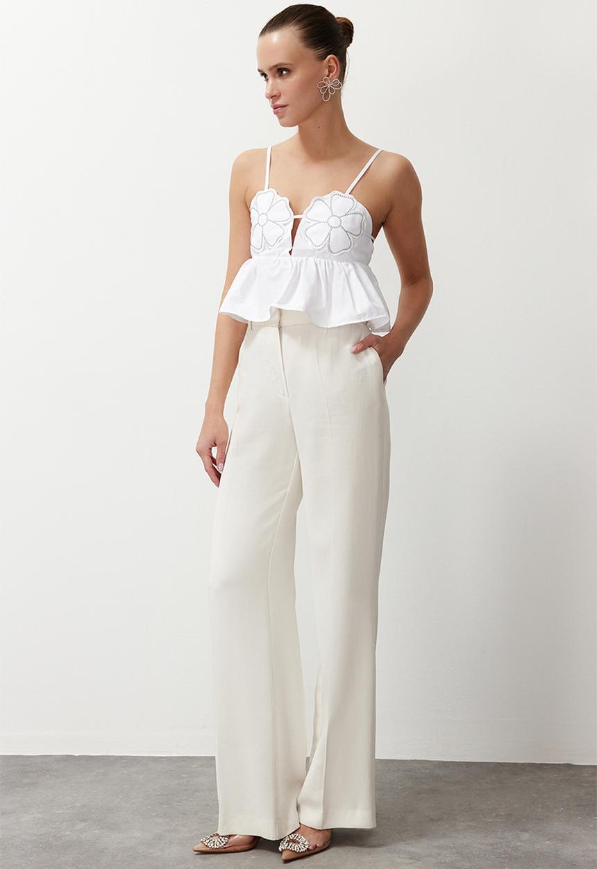 Trendyol - Crop floral embroidered blouse - white