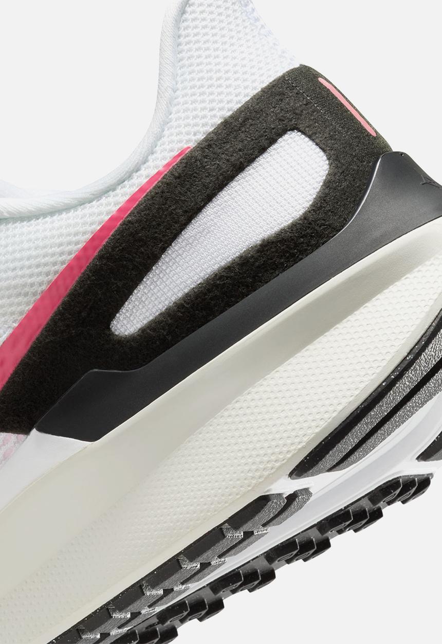 Nike - Structure 25