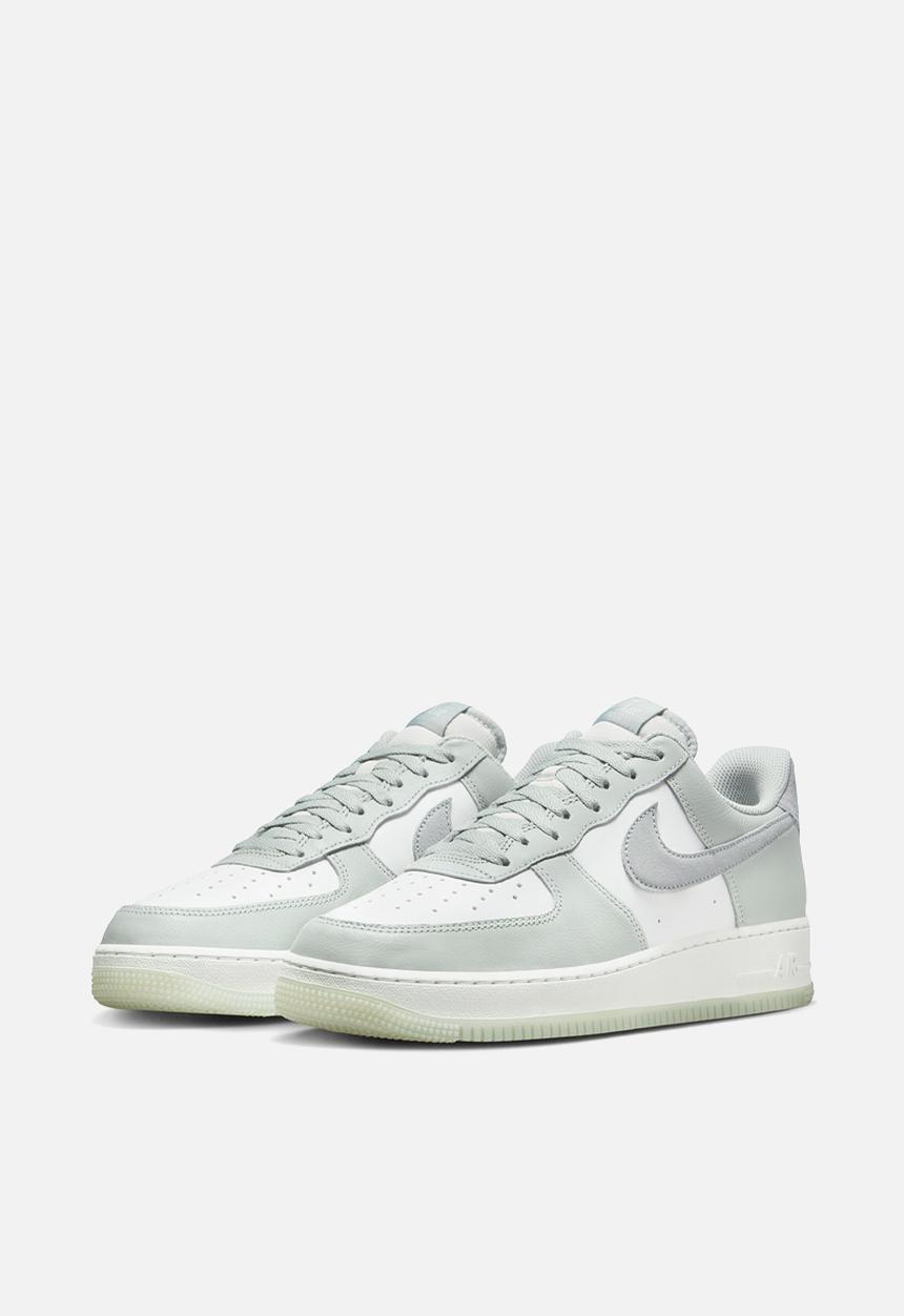 Nike - Air Force 1 '07 LV8
