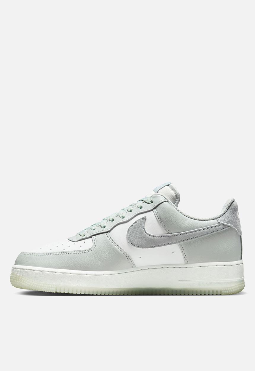Nike - Air Force 1 '07 LV8