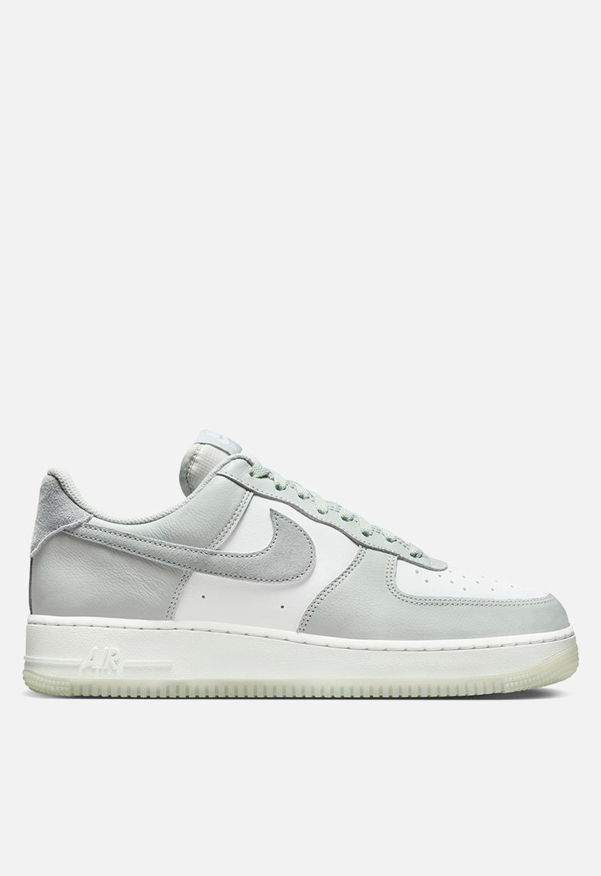 Nike - Air Force 1 '07 LV8
