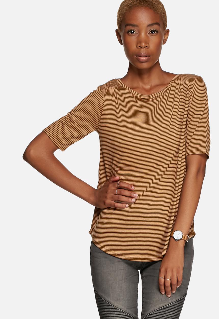 Jacqueline de Yong - Laban Tee