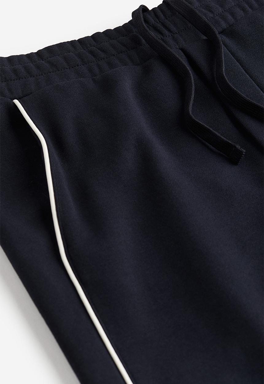 H&M - Slim fit joggers - black