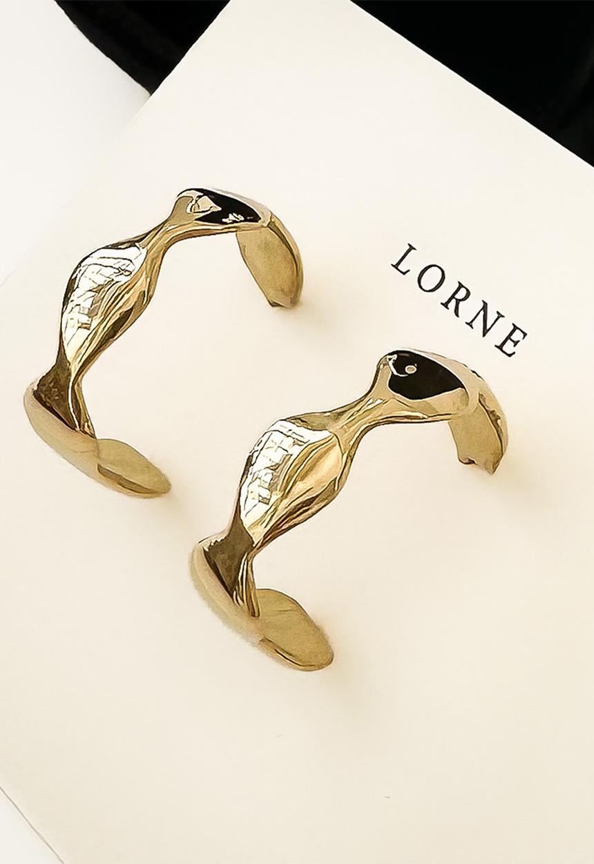 Lorne - Ripple hoop gold plated brass - gold