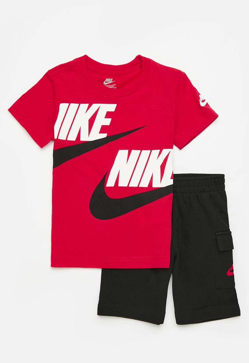 Nike - Nkb b nsw hbr cargo short set - black red