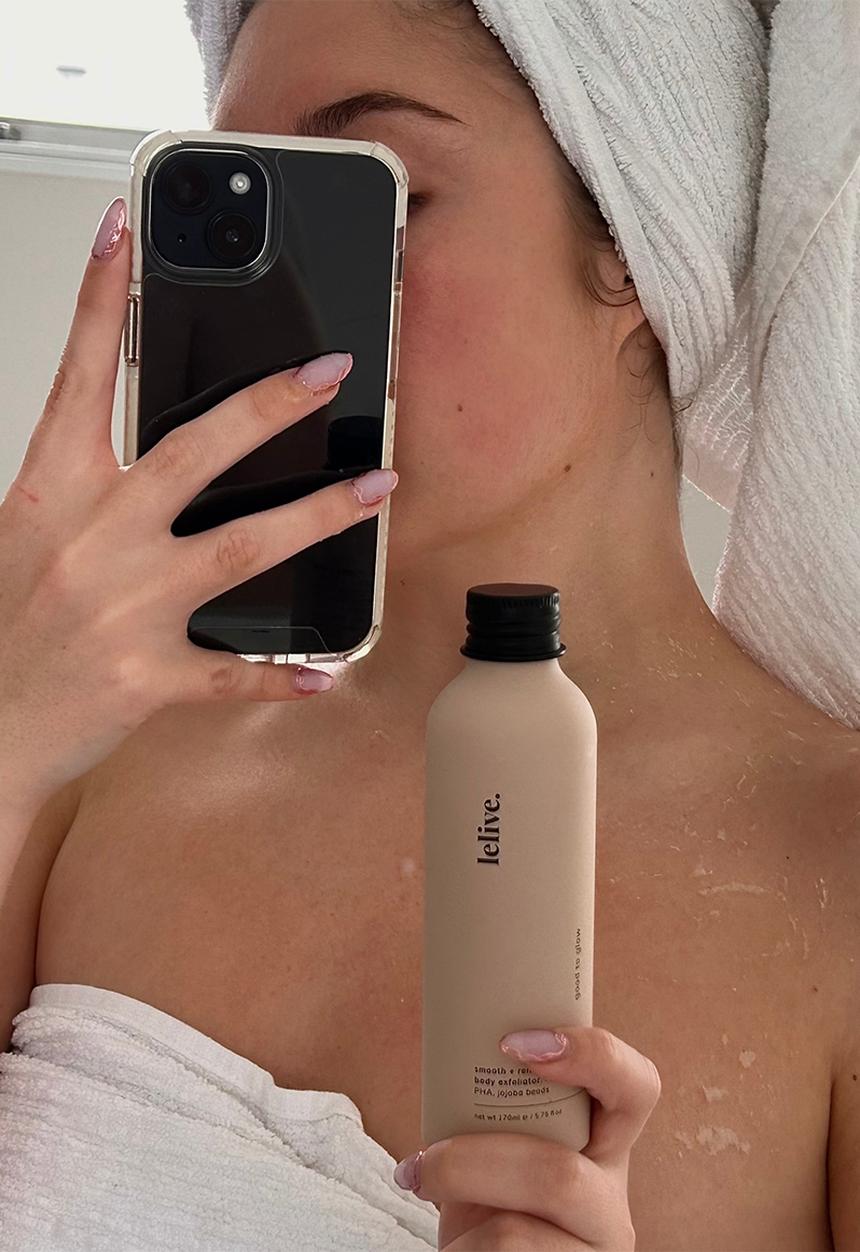lelive. - Good to glow smooth + renew body exfoliator