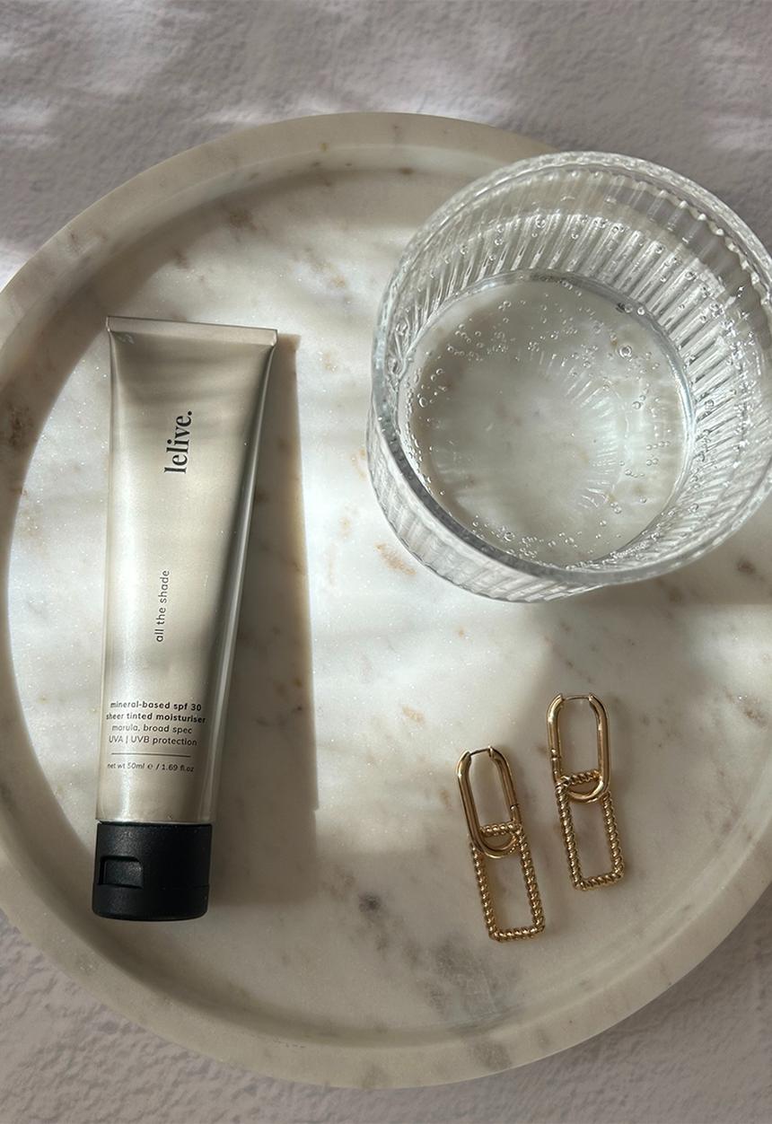 lelive. - all the shade - spf 30 sheer tinted moisturiser