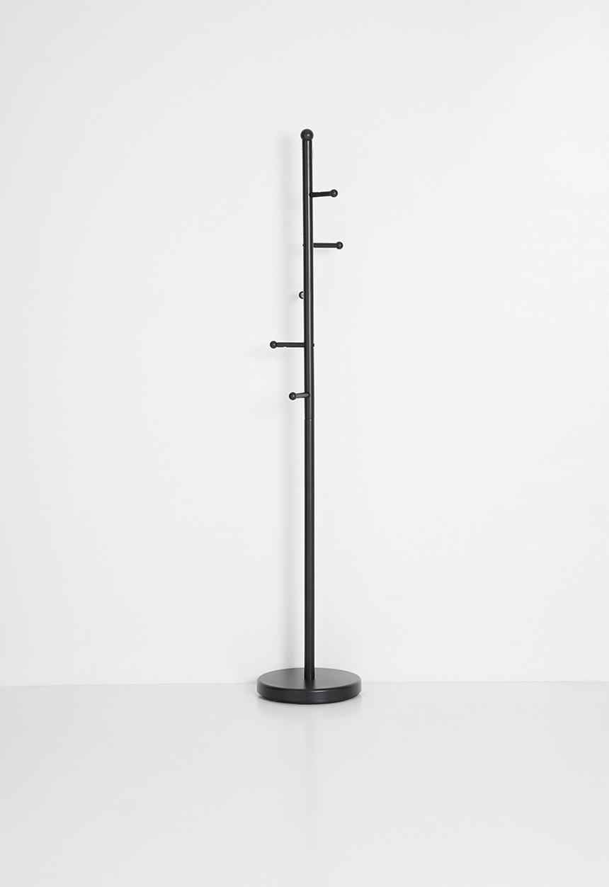 Sixth Floor - Aspen coat hanger - matt black