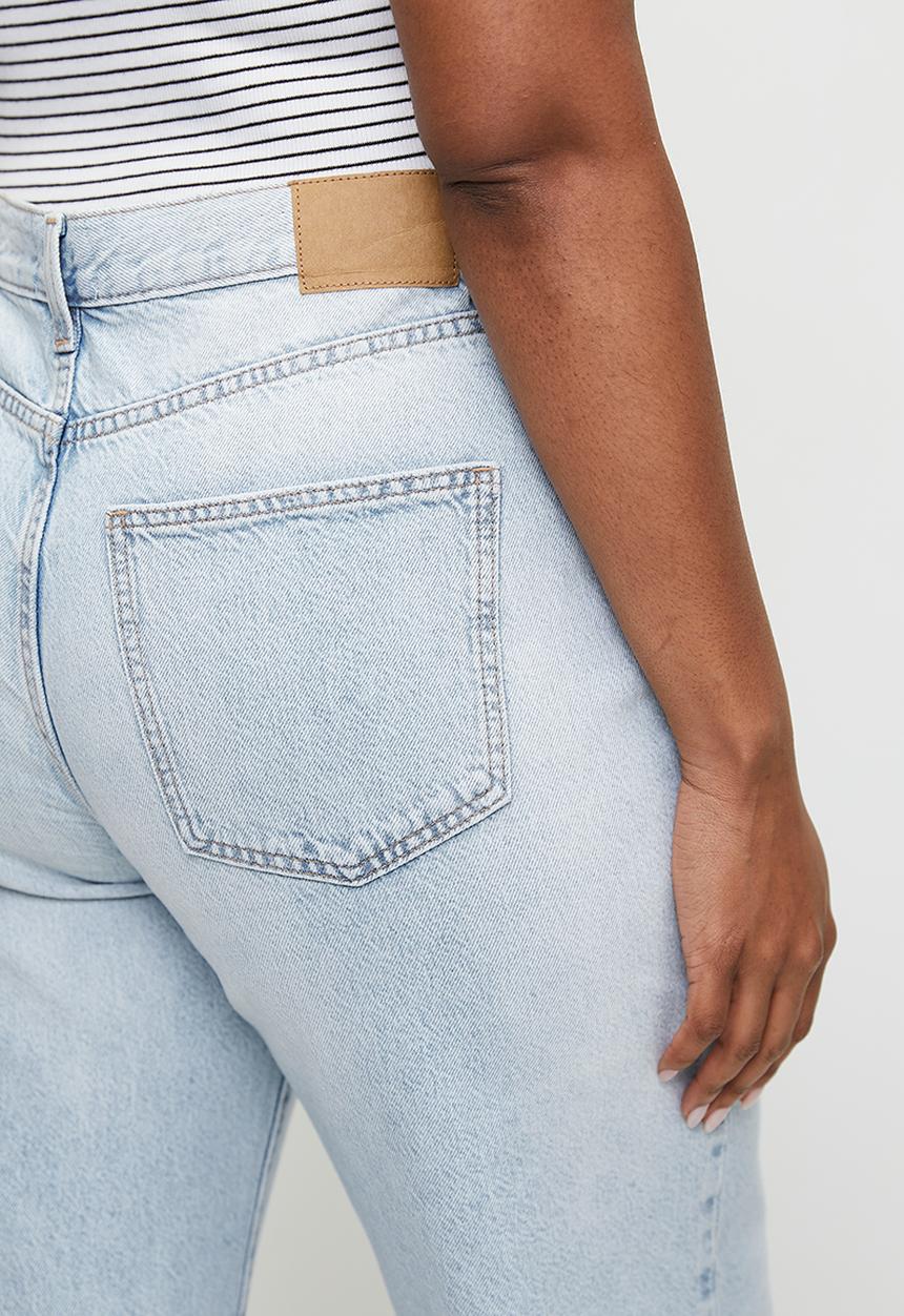 Cotton On - Plus Super Baggy Jean-Sunfaded Blue