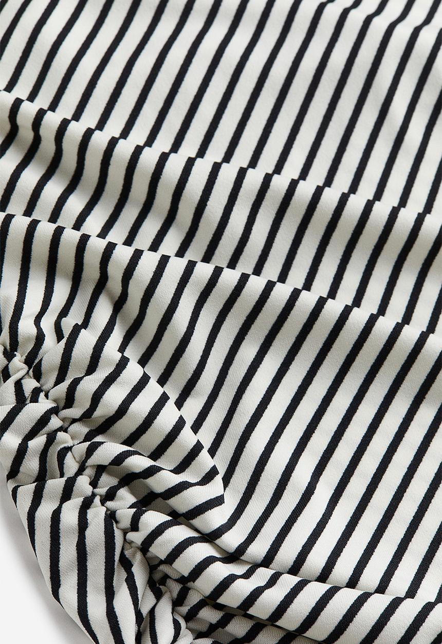 H&M - Cropped turtleneck top - white & black striped 