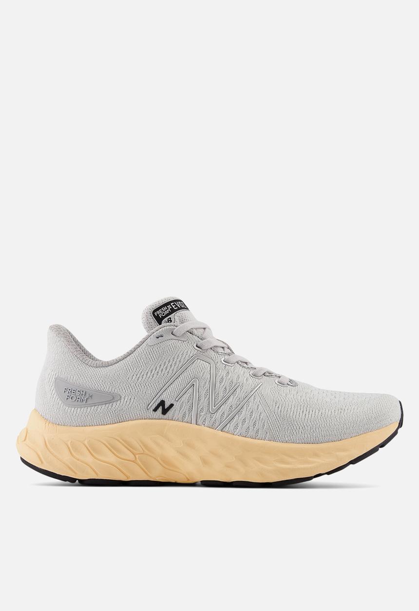 New Balance  - WEVOZCC3