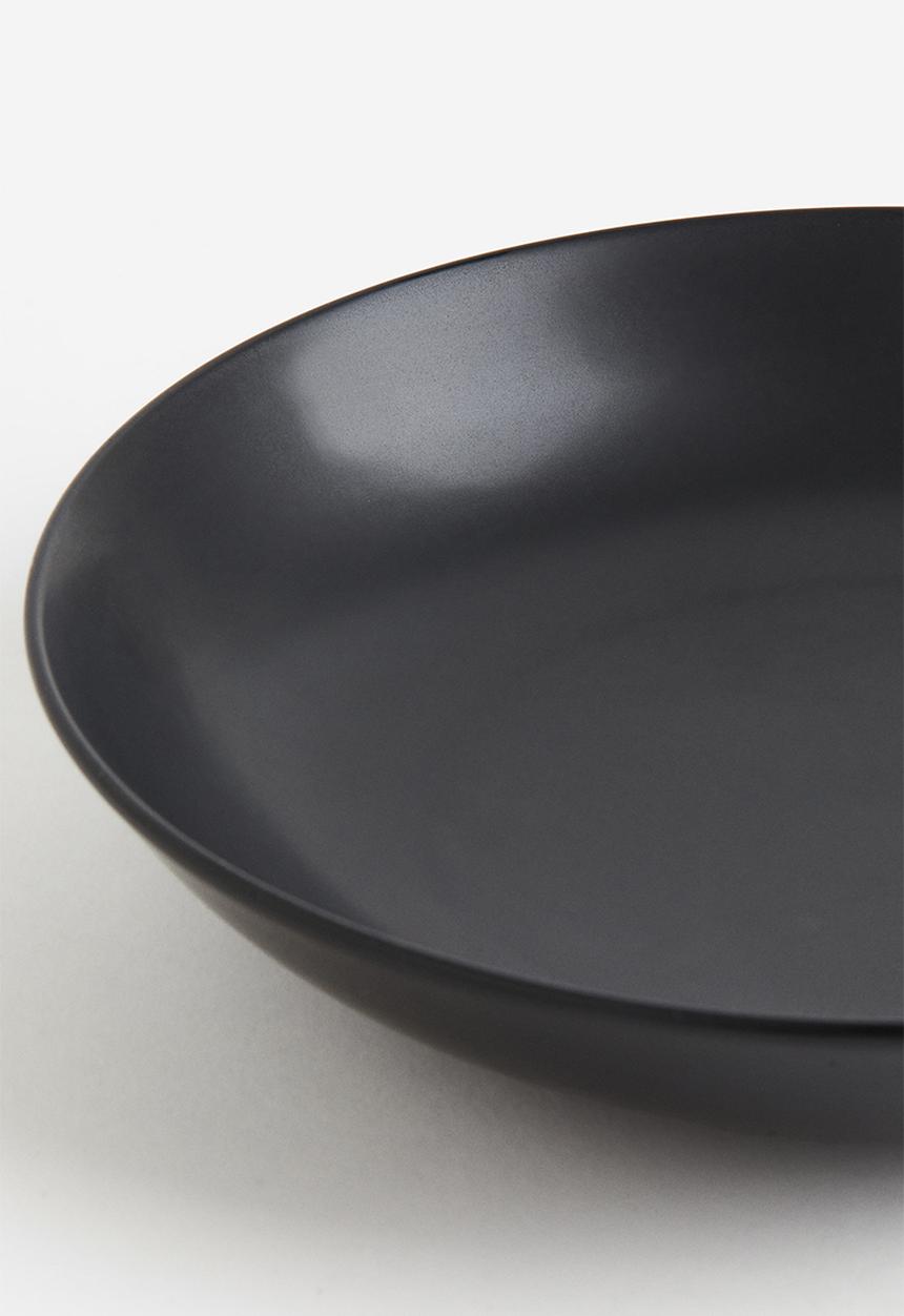 H&M - Deep porcelain plate - black