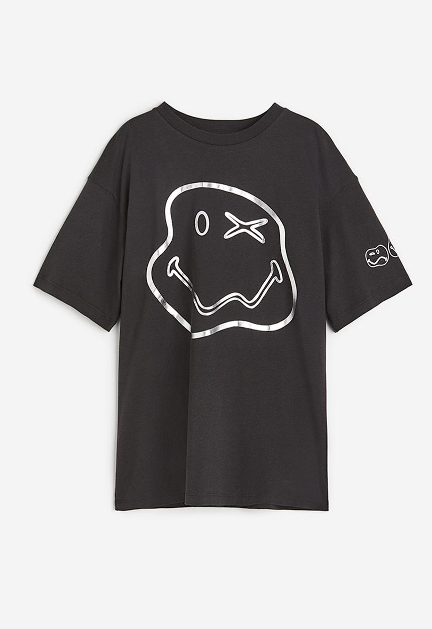 H&M - Oversized printed t-shirt - dark grey & smileyworld®